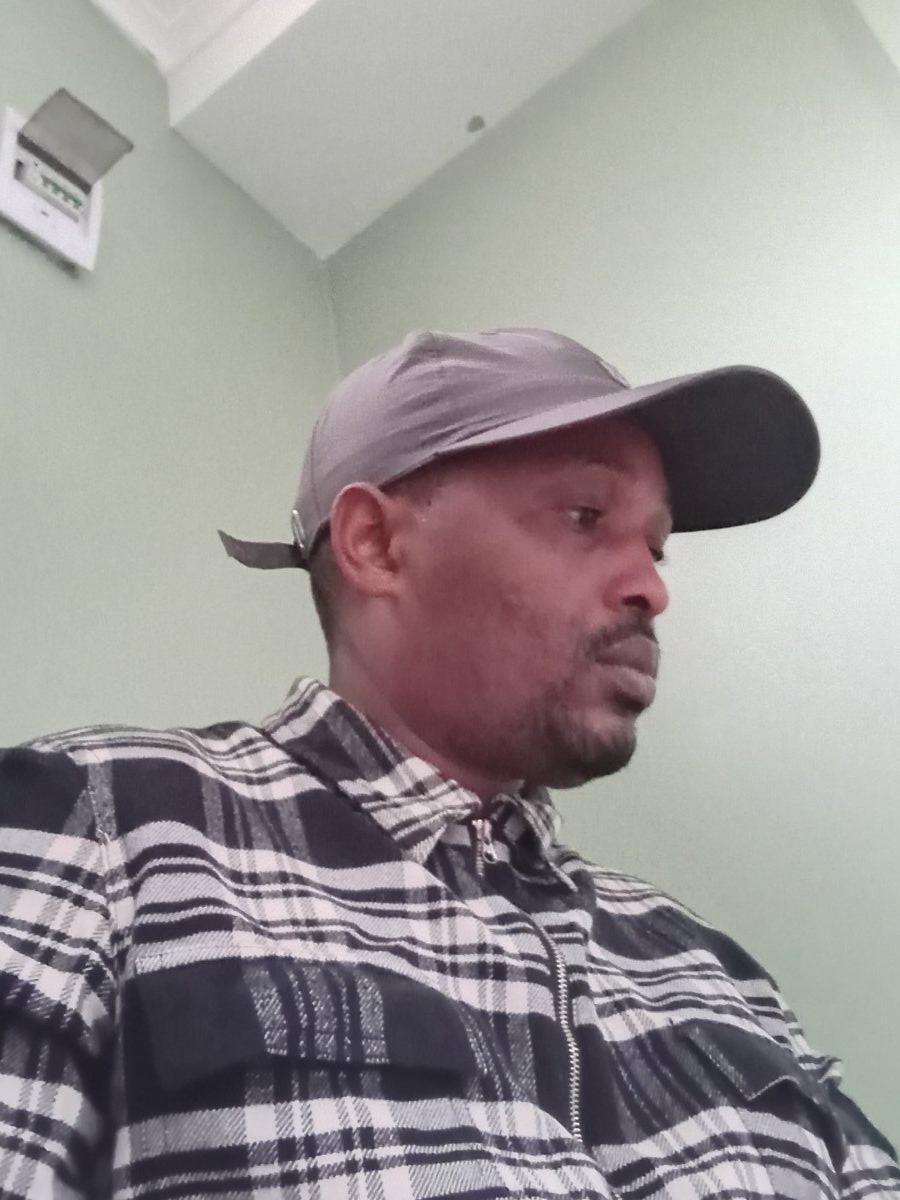 papy, 44, Arusha