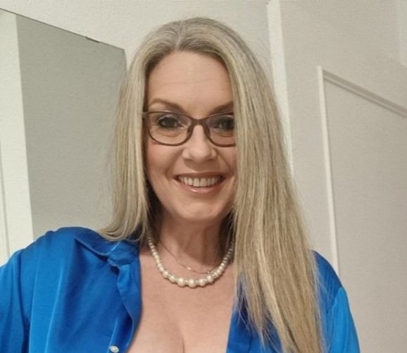 Camille, 50, Brussels
