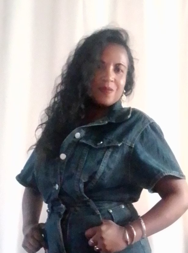 Joëlle, 46, Madagascar