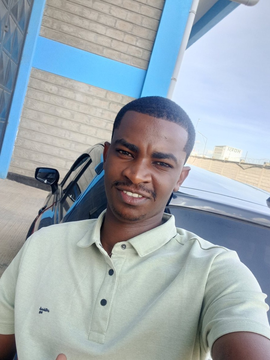 RobiK, 28, Nairobi