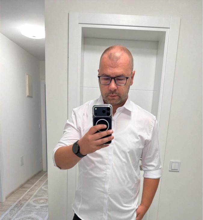 SeyoSmith, 40, ボスニア・ヘルツェゴビナ